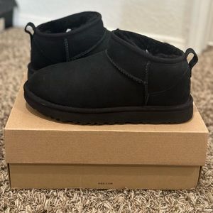 UGG ULTRA MINI SIZE 7